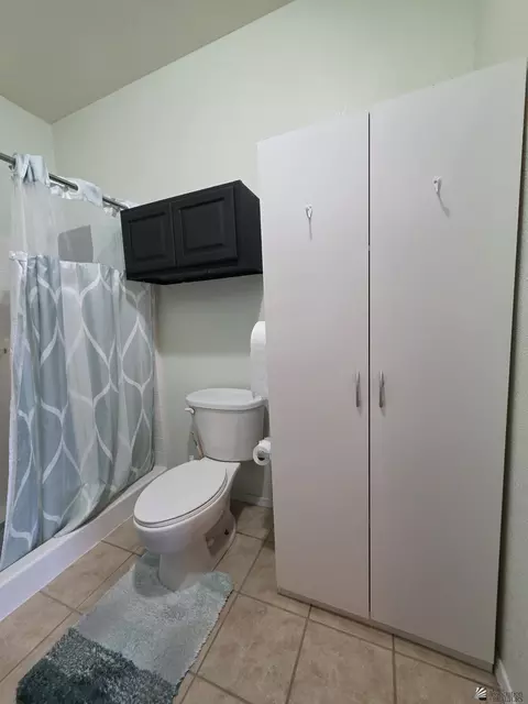 Bath - 13555 E 53 Dr, Yuma, AZ 85367 photo 2 of 3