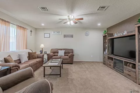 Living - 7650 E 40 Pl, Yuma, AZ 85365 photo 3 of 8