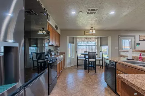 Kitchen - 7650 E 40 Pl, Yuma, AZ 85365 photo 5 of 5