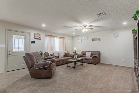 Living - 7650 E 40 Pl, Yuma, AZ 85365 photo 2 of 8