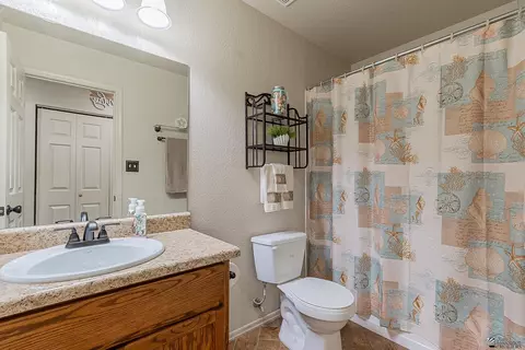 Bath - 7650 E 40 Pl, Yuma, AZ 85365 photo 2 of 2