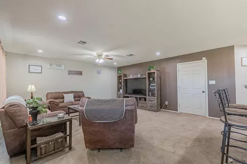 Living - 7650 E 40 Pl, Yuma, AZ 85365 photo 4 of 8