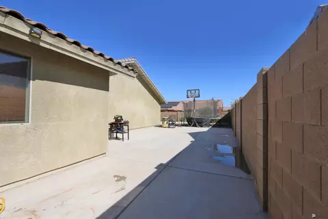 Exterior - 6112 E 47 St, Yuma, AZ 85365 photo 6 of 8