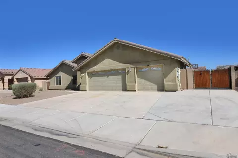 Exterior - 6112 E 47 St, Yuma, AZ 85365 photo 5 of 8