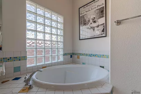 Bath - 10796 E 39 St, Yuma, AZ 85365 photo 2 of 4