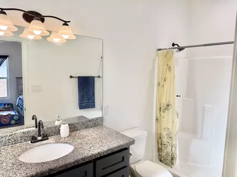 Bath - 11592 E 33 Ln, Yuma, AZ 85367 photo 2 of 4