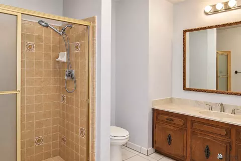 Bath - 621 E 25 Pl, Yuma, AZ 85365 photo 2 of 2