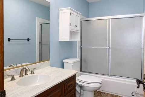 Bath - 621 E 25 Pl, Yuma, AZ 85365 photo 1 of 2