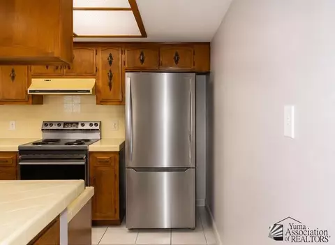 Kitchen - 621 E 25 Pl, Yuma, AZ 85365 photo 2 of 3