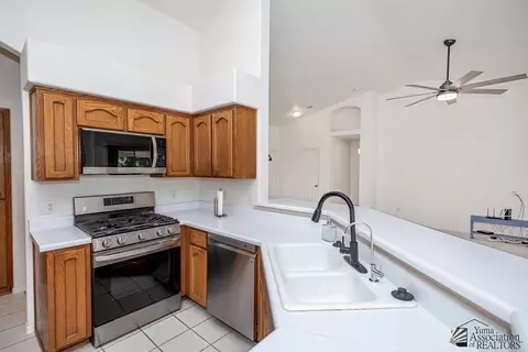 Kitchen - 10609 E 36 St, Yuma, AZ 85365 photo 5 of 5