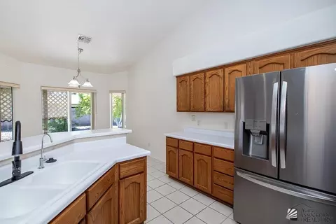 Kitchen - 10609 E 36 St, Yuma, AZ 85365 photo 4 of 5