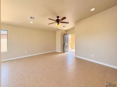 Living - 10142 E 33 St, Yuma, AZ 85365 photo 4 of 4