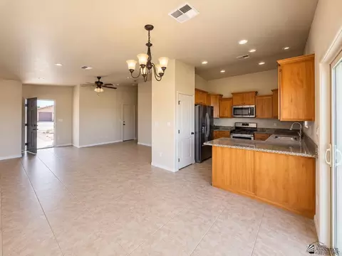 Living - 10142 E 33 St, Yuma, AZ 85365 photo 3 of 4
