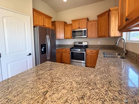 Kitchen - 10142 E 33 St, Yuma, AZ 85365 photo 1 of 4