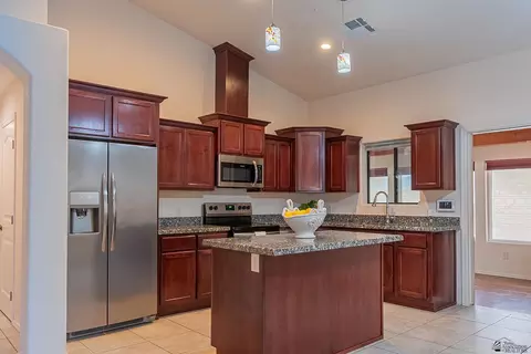 Kitchen - 12650 E 46 St, Yuma, AZ 85367 photo 2 of 2