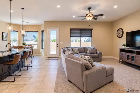 Living - 10216 E 39 Pl, Yuma, AZ 85365 photo 2 of 2