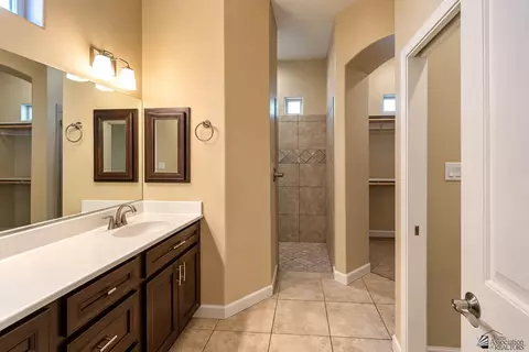 Bath - 10216 E 39 Pl, Yuma, AZ 85365 photo 2 of 6