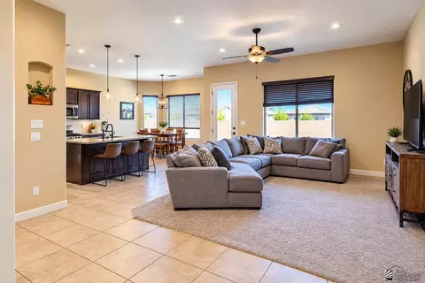Living - 10216 E 39 Pl, Yuma, AZ 85365 photo 1 of 2