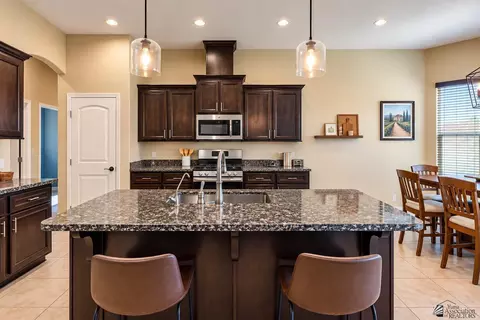 Kitchen - 10216 E 39 Pl, Yuma, AZ 85365 photo 2 of 3
