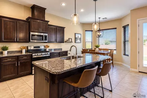 Kitchen - 10216 E 39 Pl, Yuma, AZ 85365 photo 1 of 3
