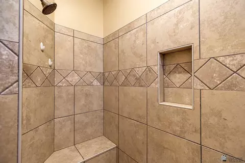 Bath - 10216 E 39 Pl, Yuma, AZ 85365 photo 4 of 6