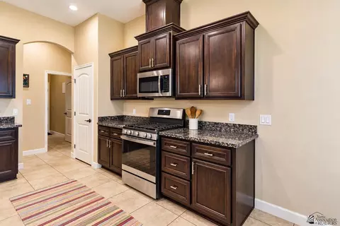 Kitchen - 10216 E 39 Pl, Yuma, AZ 85365 photo 3 of 3