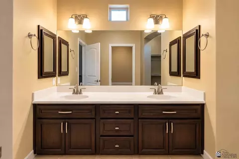 Bath - 10216 E 39 Pl, Yuma, AZ 85365 photo 3 of 6