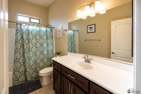 Bath - 10216 E 39 Pl, Yuma, AZ 85365 photo 5 of 6