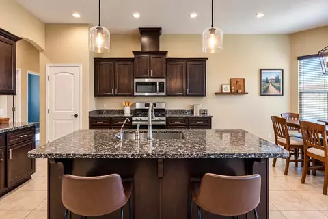 Kitchen - 10216 E 39 Pl, Yuma, AZ 85365 photo 2 of 3