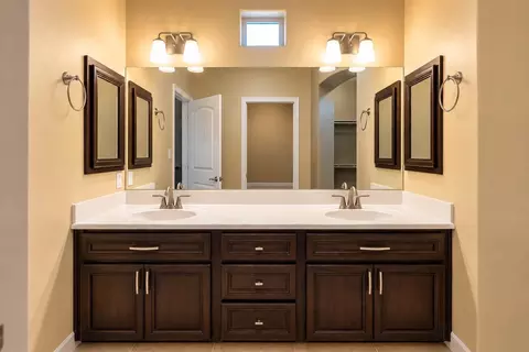 Bath - 10216 E 39 Pl, Yuma, AZ 85365 photo 3 of 6