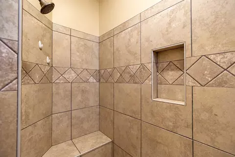 Bath - 10216 E 39 Pl, Yuma, AZ 85365 photo 4 of 6