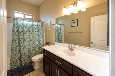 Bath - 10216 E 39 Pl, Yuma, AZ 85365 photo 5 of 6