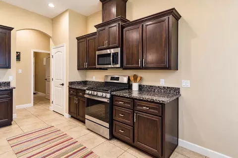 Kitchen - 10216 E 39 Pl, Yuma, AZ 85365 photo 3 of 3