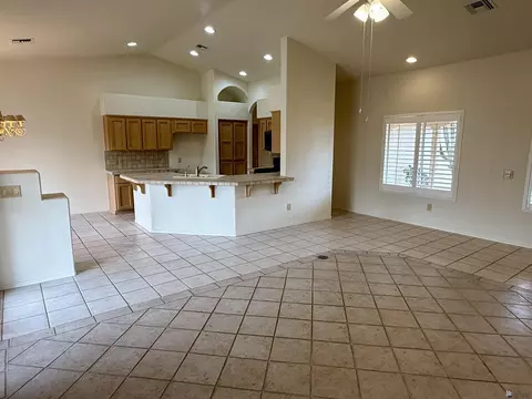 Living - 10563 E 36 Pl, Yuma, AZ 85365 photo 3 of 4