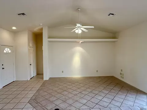 Living - 10563 E 36 Pl, Yuma, AZ 85365 photo 4 of 4