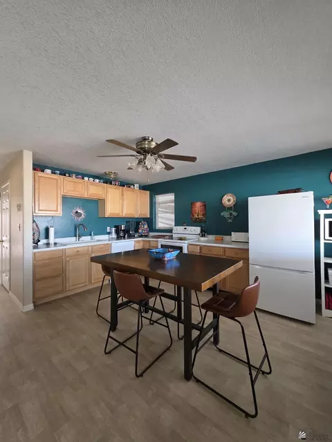 Kitchen - 13641 E 52 Dr, Yuma, AZ 85367 photo 3 of 3