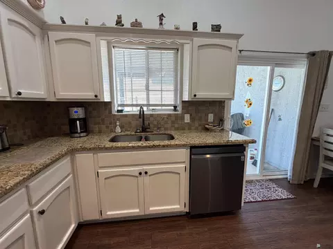 Kitchen - 9587 E 38 Pl, Yuma, AZ 85365 photo 5 of 5
