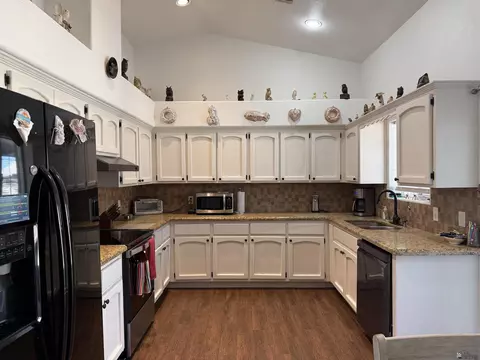 Kitchen - 9587 E 38 Pl, Yuma, AZ 85365 photo 1 of 5