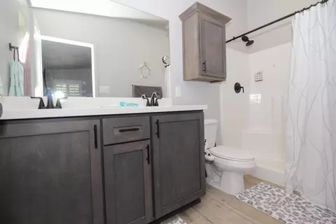 Bath - 11630 E 33 Way, Yuma, AZ 85367 photo 1 of 3
