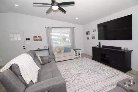 Living - 11630 E 33 Way, Yuma, AZ 85367 photo 3 of 4