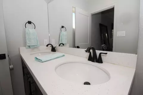 Bath - 11630 E 33 Way, Yuma, AZ 85367 photo 2 of 3