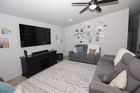 Living - 11630 E 33 Way, Yuma, AZ 85367 photo 2 of 4
