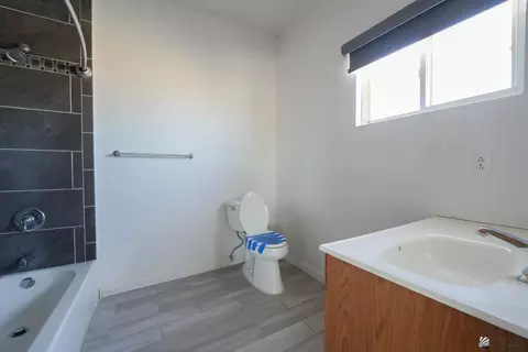 Bath - 12513 E 45 Ln, Yuma, AZ 85367 photo 2 of 2