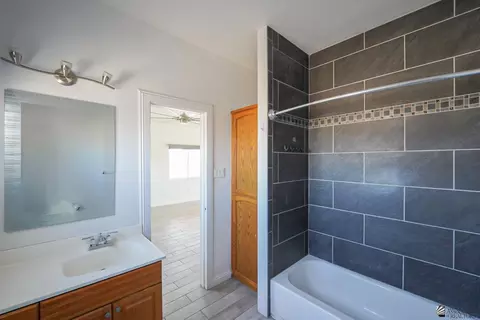 Bath - 12513 E 45 Ln, Yuma, AZ 85367 photo 1 of 2