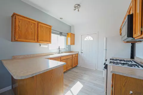 Kitchen - 12513 E 45 Ln, Yuma, AZ 85367 photo 1 of 2