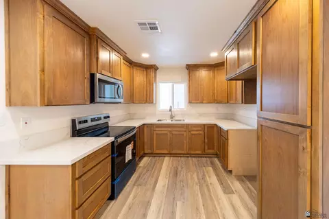 Kitchen - 1400 E 23 St, Yuma, AZ 85365 photo 1 of 2