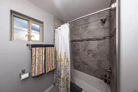 Bath - 12530 E 48 Dr, Yuma, AZ 85367 photo 2 of 5