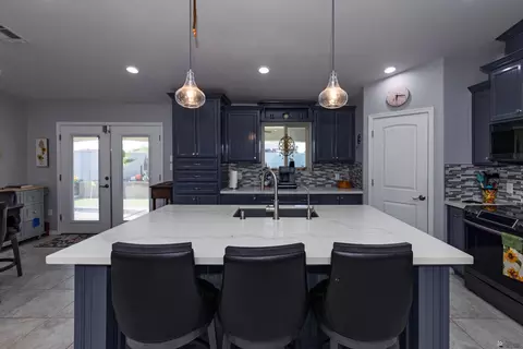 Kitchen - 12530 E 48 Dr, Yuma, AZ 85367 photo 2 of 8