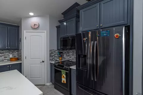 Kitchen - 12530 E 48 Dr, Yuma, AZ 85367 photo 3 of 8