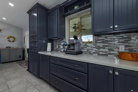 Kitchen - 12530 E 48 Dr, Yuma, AZ 85367 photo 6 of 8